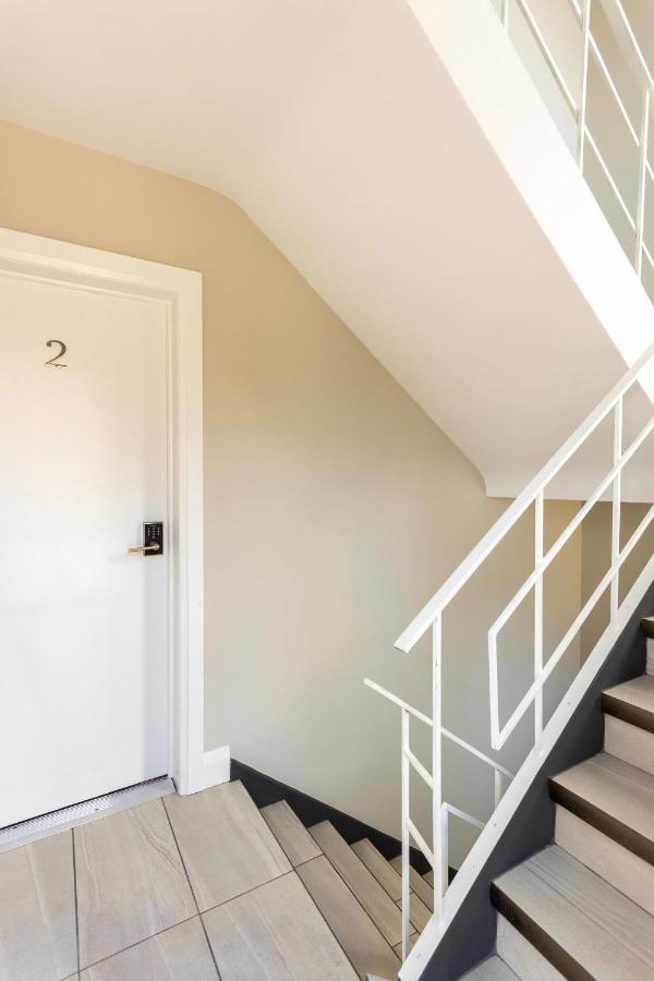 Entire 2 Bedroom Apartment Downtown - U2 Kitchener Exterior photo